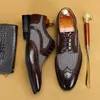 Vintage mode män skor formell klänning avslappnad läder affär bröllop loafers designer brogue kontor