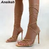 Aneikeh Fashion Sexy Verão Flock Thong Sandálias Sapatos Para Mulheres Partido Cross-Tied Roma Classics Lace-Up Concise Collores Misto 210626