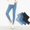 más el tamaño de jeans elásticos para las mujeres