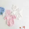 Sommar baby bodysuits ruffle collar spädbarn 0-2 år kläder ärmlös tjejer en bit med hatt 210429