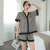 QSROCIO Kvinnors Pyjamas Set Luxury Fashion Cross Letters Print Short Sleeve SleepWear Silk Som Fritid Hem Kläder Nightwear 210831