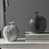 Frutta Arte Astratta Statua Ornamenti Modern Home Decor Soggiorno Bianco Nero Mela Pera Figurine in resina Scrivania zione 210804