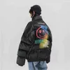 Хип-хоп Толстая куртка Parka Happy Graffiti Print Men Windbreaker Streetwear arajuku зимняя мягкая куртка Пальто теплым вариантом 211204