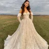 Superbe dentelle romantique manches longues une ligne robes de mariée dentelle boutons hors épaule chérie lacets balayage train robes de mariée mari￩e robe de