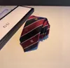 Szyi wiąże dwa style krawatów z szwami kolorami mody osobowość odpowiednie mężczyźni kobiety pasują do koszuli211m