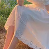 Mulheres Verão Branco Floral Laço De Laço Oco para fora V-Neck Vestidos Casuais Elegant Single-Breasted Manga Curta Moda Feminino Vestido X0521