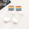 Радужные носки Японский Корейский Корейский Стиль Мужчины Женщины Нашивка Мода Счастливый Хлопок Harajuku Белый Черный X0710