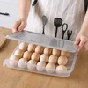 Kök Tillbehör 18 Grid Transparent äggfack Kylskåp Förvaringslåda Automatisk rullande plast Matbehållare 210423