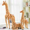 Simulazione gigante giraffa peluche bambola bar al coperto hall decorazione della stanza ornamenti realistici animale pography modello regalo 210728