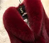 Vinter 2020 Faux Fur Coat Kvinnor Tjocka Outwear Kvinna Lång Fake Fox Fur Collar Jackor för Ladies Slim Elegant Varm Coat Nya Y0829