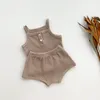オーストラリア韓国の米国の幼児の衣類セットワッフルコットンの猫のかなり柔らかい半袖タンク2本の新生児の服装