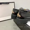 gucci gg Вы 2024 College-Stil Loafer Girls Kleiderplattform Schuhe Kleine Bienenstickdesigner Luxurys Slipper Casual Schuh Größe 35-40 Ggitys 1K3m