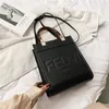 2023 bolsas de folga outlet de venda on -line designer novo estilo textura estilo quadrado de moda quadrada mensageiro feminino saco de bolsas outlet