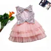 Eleganta tjejer Klänningar 2021 Sommar Ny Barn Mode Sequined Bow Halter Stratification Tutu Klänningar 2-6 år Barnkläder Q0716