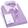 Vestido de manguito francês camisa de manga comprida para homens sarja sarja regularmente ajuste trabalho de negócios de casamento formal camisa masculina tem abotoaduras de metal 210708