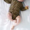 Bebê macacão unisex manga comprida bodysuit outono novo leopardo banana arco-íris padrão onesie infantil roupas de algodão 210413