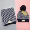 Moda Kış Örme Çocuk Kapaklar ve Atkılar Set Şerit Örgü Beanies Topu Bebek Yumuşak Eşarp Ile Etiketler Toptan