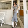 Korea Design Runway Klänning Ankomst Höst Square Collar Puff Sleeve Grid Mermaid Dress Mode Kvinnor Klänningar med Bälte 210514