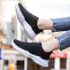 Scarpe a mosca leggera di alta qualità femminile che corre in maglia rosa bianco casual mash rosa femminile sneaker sneakers istruttori di jogging da esterno a camminata 36-40