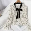 Vår Elegant Polka-dot Chiffonskjorta Kvinnors Blus Top Stitching Velvet Bow Tie Collar Koreansk Trend 210420