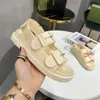 Diseñador Mujer correas Sandalias Diapositivas Caucho Charol Es un tipo de zapatos que se pueden combinar con la ropa a voluntad mujer Jalea Hebilla ajustable Tamaño del zapato 35-42