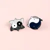 Yin Yang Taichi Emaille Pin Benutzerdefinierte Koi Wal Broschen Kleidung Hemd Revers Rucksack Fisch Abzeichen Balance Schmuck Geschenk für Freunde