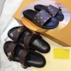 2022 Pantoufles pour femmes glisses glissantes d'été Sandales sexy pour hommes luxurys réel plate-forme en cuir plates sandales mode vieilles chaussures de fleur de fleur