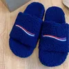 Luxurys designers ull tofflor kvinna höst vinter varma glider bekväm fuzzy slipper