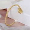 Matte spiraalvormige stijl met parelmanchet openingsarmband Gold vergulde armband voor vrouwelijke sieradencadeau