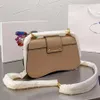 Guldmetallkedja handväska med logotyp Kvinnor Luxurys Designers Väskor 2021 Crossbody Bag Designer Handväskor Fri leverans