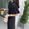 Sommar Elegant Kvinnors Klassisk Polka Dot Dress Svartvit Vit Folds Puff Sleeve Ruffle Midi Feme Robe 210514