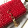 Designer Luxury handväskor med kedjelager axelväskor crossbody hasp up liten metallisk röd läder handväska kvinnor festpåse toppkvalitet