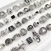 Großhandel 50 Teile/los Punk Gothic Crown AG Ringe für Männer und Frauen Mix Stile Schwarz Glasur Antik Silber Vintage Schmuck Geschenk Legierung Zubehör