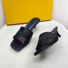 Nuevas diapositivas Zapatillas Dormitorio Marcas de lujo Chanclas de interior Zapatillas de casa Tobogán para mujeres Niñas Punta abierta Señoras Sandalias de playa Zapatos 220121