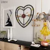 Moderne Minimaliste Creative Salon Amour Horloge Mode Silencieux Fer Chambre Métal Mur Cloc 210414
