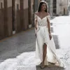 Bohe illusion bröllopsklänningar långärmad sida split brudklänning satin overkirt vestidos de noiva