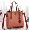 Bolsas de ombro 2022 Moda Bolsas de luxo de grande capacidade Bolsa colorida de sucesso Literária Juventude Marcas famosas Feminina Crossbody