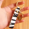 1 pièces fleur pendentif motif léopard bande porte-clés lanière pour femmes ruban en cuir porte-clés porte-clés bijoux accessoires G1019
