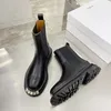 Schwarze, elastische, klobige Biker-Stiefeletten mit Plateausohle, Martin-Booties aus Leder mit gekerbter Sohle, robuste Luxus-Designermarken-Schuhe für Damen, Fabrikschuhe