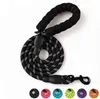 Poignée rembourrée pour chien Nylon Heavy Duty Reflectez la légèreté de la lumière Sangle avec une bague de suspension pour chiens Bouteilles Bols Fournitures pour animaux de compagnie