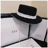 Wide Brim Hats 2021 Sun Hat for Women Straw Flat Top Pearl Chain Fedoras Ladys 여름 모자 바이저 우아한 빈티지 1117190