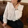 Koreansk stil Kvinnor Ruffle Stitching Långärmad Blus Söt och Söt V-Neck Solid Knappskjorta Blusas Mujer de MODA 11666 210508