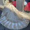 Abiti da sposa applique in pizzo oro di lusso Aso Ebi principessa perline chiesa Strati Ruffles Chapel Train Maniche lunghe Abito da sposa arabo con lacci