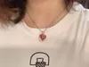 Hochwertiger herzförmiger Tropfenohrring mit funkelndem Diamanten und rotem Acrylmaterial-Anhänger-Halskette für Frauen, Hochzeitsschmuck, 224 Jahre