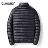 Quanbo Mäns Lätta Packerbara Down Jacket Andningsbar Puffy Coat Vattenbeständig 2021 Ny toppkvalitet Manlig Puffer Jacket Y1103