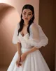 Eleganta Baklösa Bröllopsklänningar V Neck Lace Bridal Gowns En linje med Half Sleeves Sweep Train Tulle Plus Size Vestido de Novia