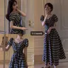 Black Plaid Ruffles met dames Bandage Lange jurken Koreaanse vrouwelijke elegante zomer V-hals vaat omhoog korte mouw jurk streetwear 210619