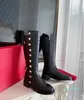 2021 Botas Sapatos Knight Moda Senhoras Senhoras Salto Alto Clássico Confortável Material de Couro Macio 15 polegadas Qualidade Impresso Tecido Atacado tamanho 35-