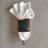 Herrensocken Frauen Männer Hochwertige Baumwolle Allgleiches Klassischer Knöchelbrief Atmungsaktive Schwarz-Weiß-Mischung Fußball Basketball Sportsocken GroßhandelC145