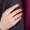 100% Moissanite 반지 여자를위한 1CT 2CT 3CT 브릴리언트 다이아몬드 헤일로 약혼 반지 여자 약속 선물 스털링 실버 주얼리 Y220219